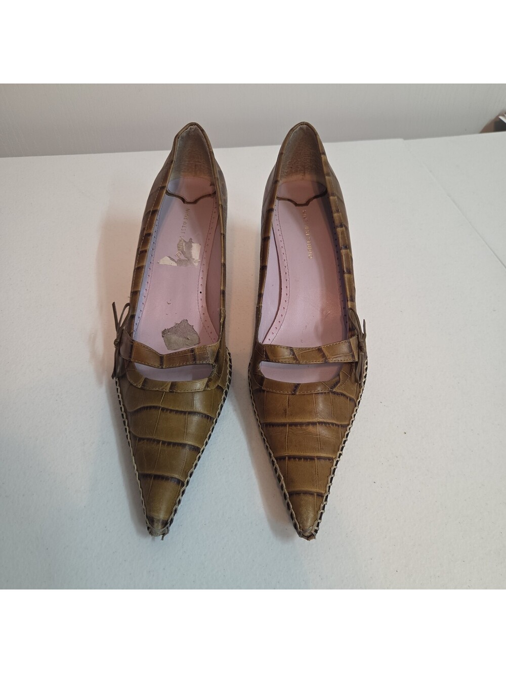 women's vintage croc-embossed pumps by Nine West Studios size 9